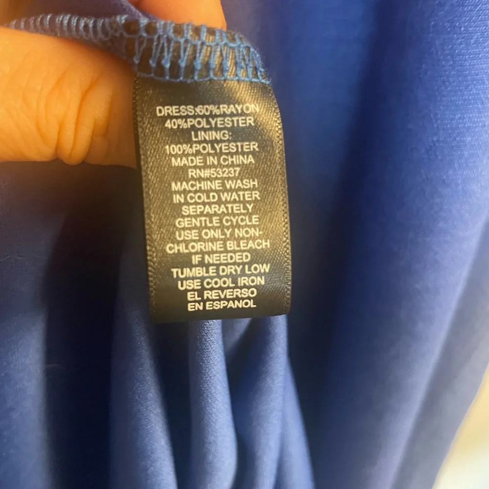 Mlle Gabrielle Size 3x XXXL, faux halter neckline
Lightweight Flowy Dress Lined - Picture 7 of 7